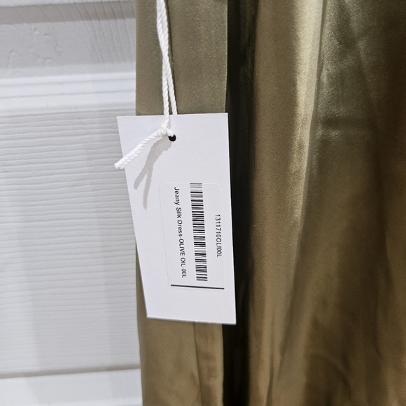 Reformation Jeany 100% Silk Dress in Olive Oil - Picture 5 of 9